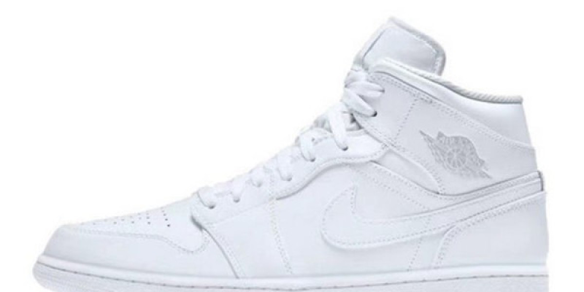 Nike และ Adidas รุ่นยอดนิยม รวมถึง